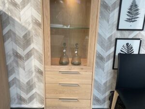 Vitrineskab by Vamdrup