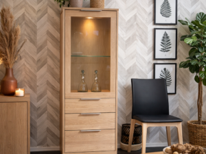 Vitrineskab by Vamdrup